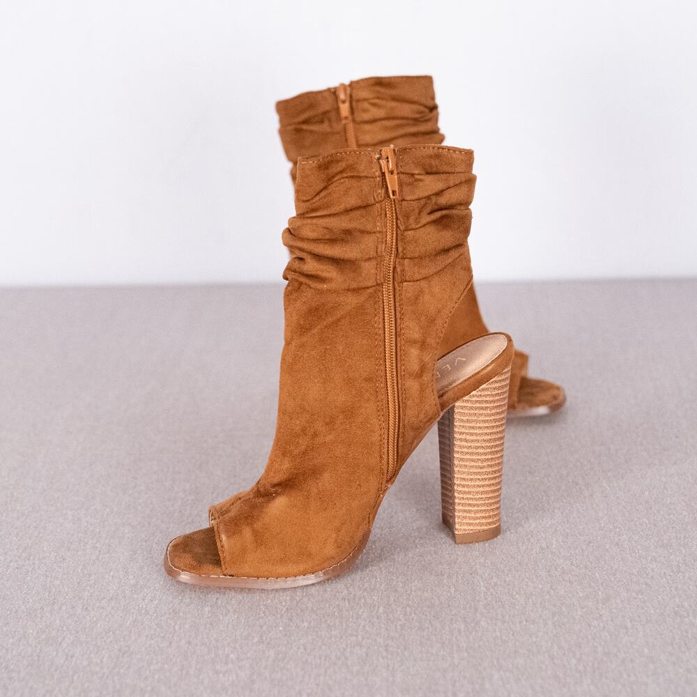 Women's Brown Faux Suede Peep Toe Heeled Zip Booties SZ 8 Festival Western Boho - Picture 2 of 8